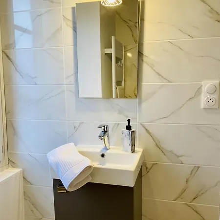 Suite 24 Appart'Hotel-L'Annexe-3 Etoiles Montceau-les-Mines Exterior foto